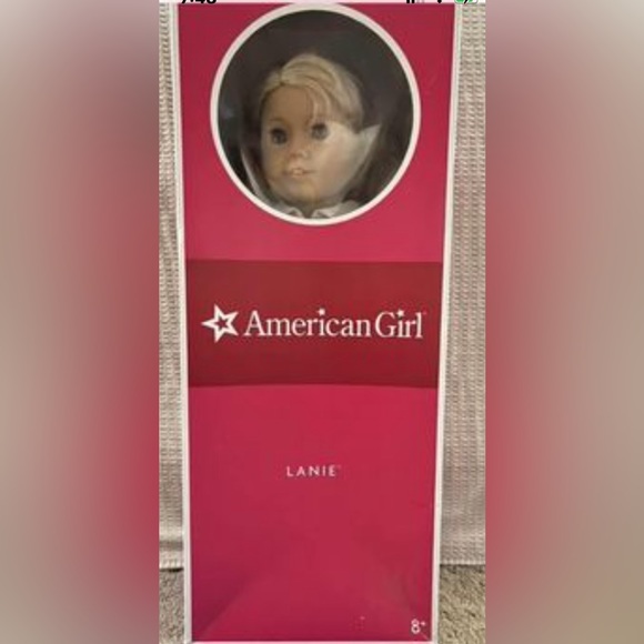 Lanie American Girl of the Year 2010 with Original Box and Meet Outfit - Picture 2 of 2